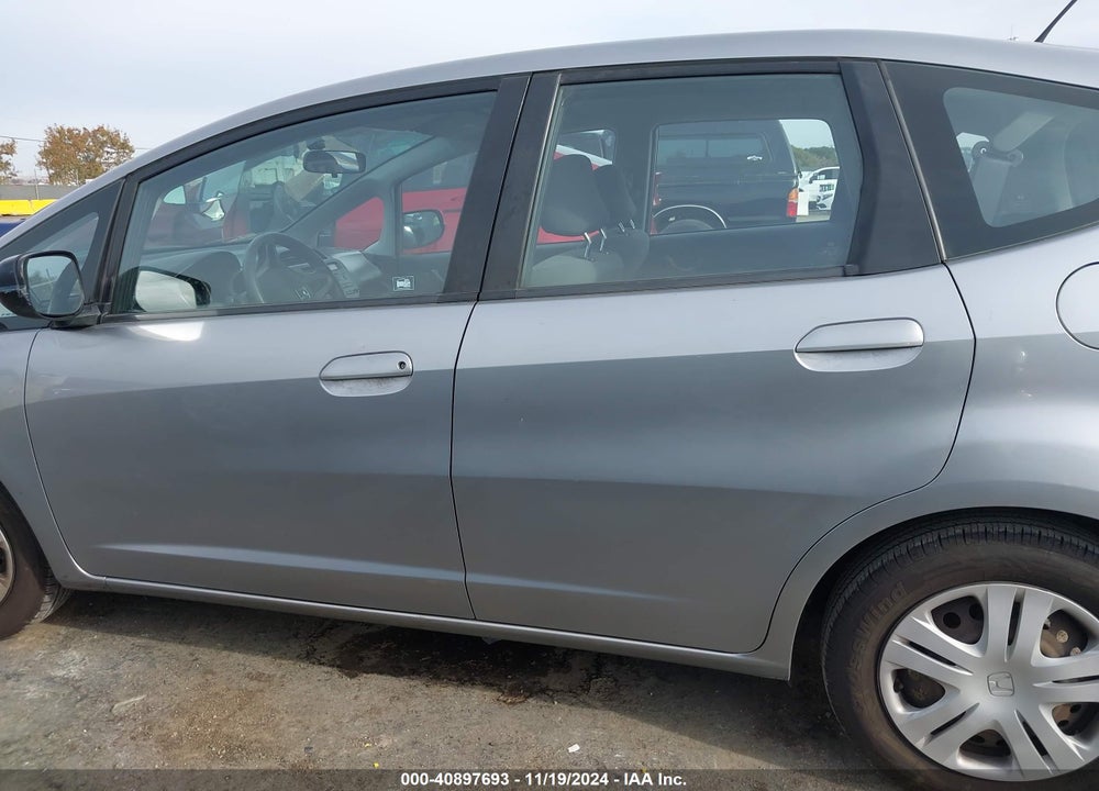 2010 HONDA FIT VIN: JHMGE8H25AC013510