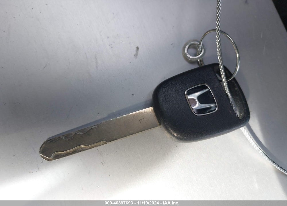2010 HONDA FIT VIN: JHMGE8H25AC013510