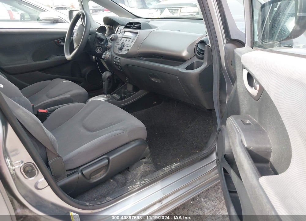 2010 HONDA FIT VIN: JHMGE8H25AC013510