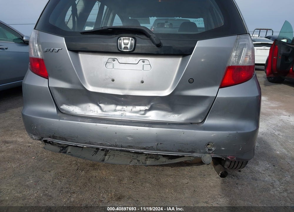 2010 HONDA FIT VIN: JHMGE8H25AC013510