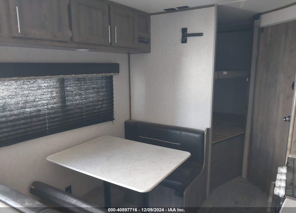 2021 A SPEN TRIL LE 25BH VIN: 4YDT25B21M8920212