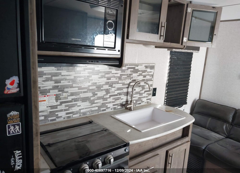 2021 A SPEN TRIL LE 25BH VIN: 4YDT25B21M8920212