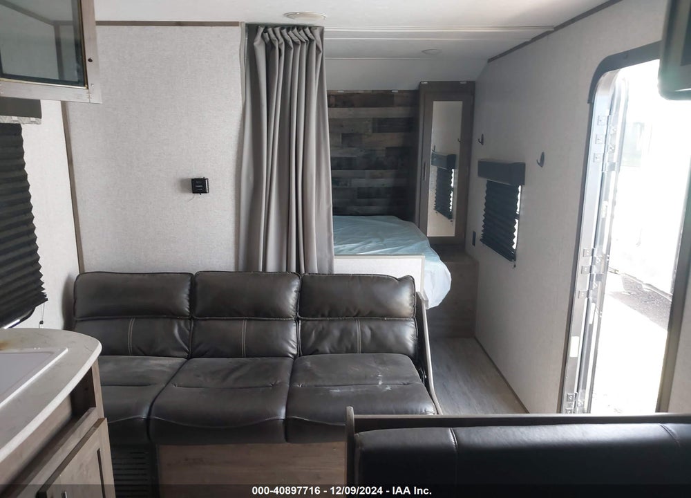 2021 A SPEN TRIL LE 25BH VIN: 4YDT25B21M8920212