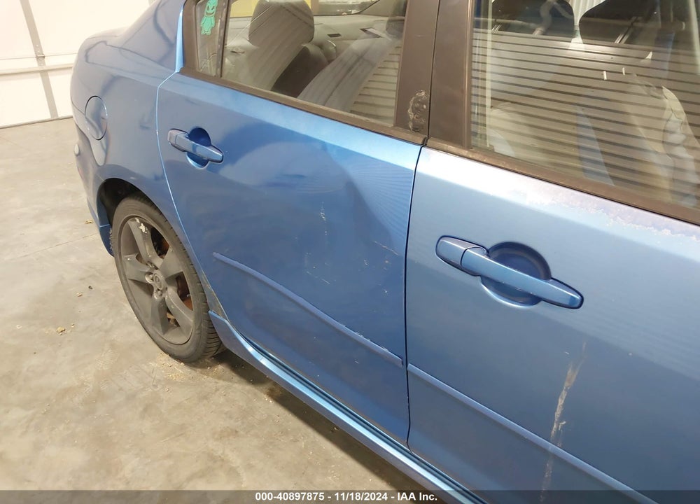 2005 MAZDA 3 S VIN: JM1BK123651272876