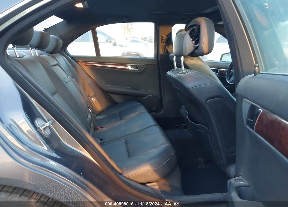 2011 MERCEDES-BENZ C 300 LUXURY/SPORT VIN: WDDGF5EB8BR160863