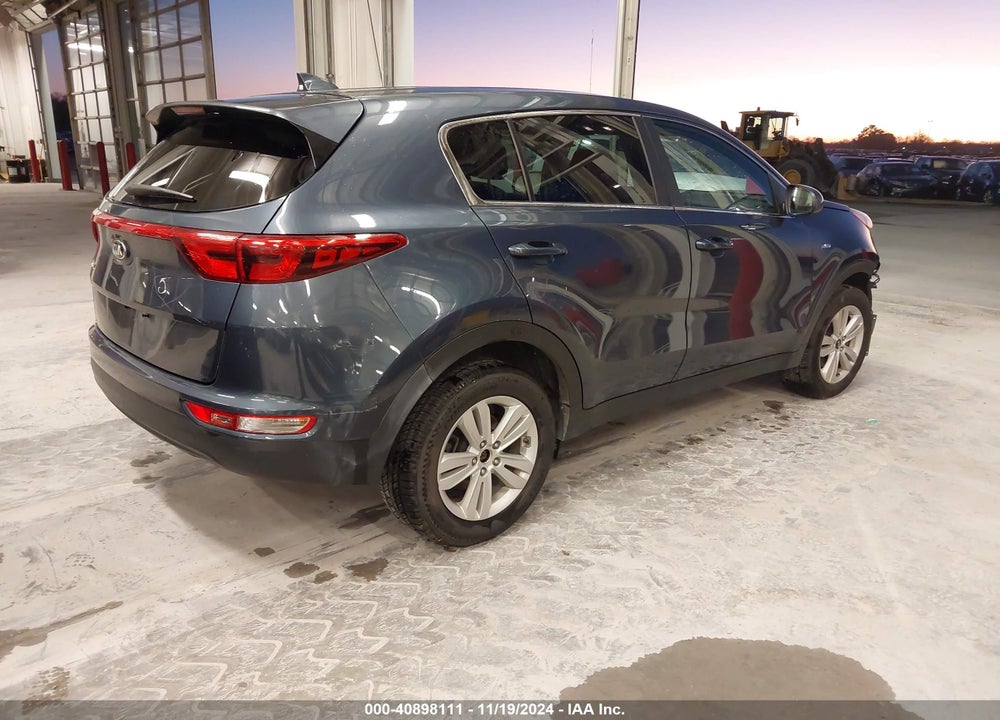 2018 KIA SPORTAGE LX VIN: KNDPMCAC5J7381026