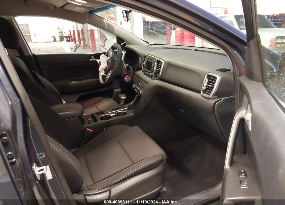 2018 KIA SPORTAGE LX VIN: KNDPMCAC5J7381026
