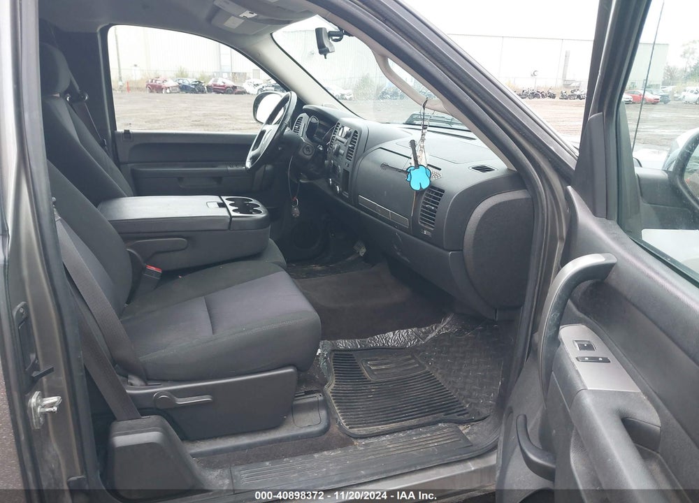2013 CHEVROLET SILVERADO 1500 LT VIN: 1GCRKSE70DZ378601