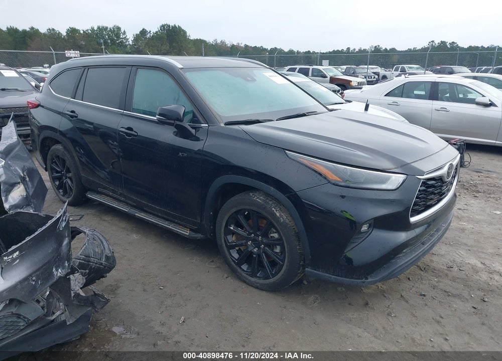 2023 TOYOTA HIGHLANDER XLE VIN: 5TDKDRAH1PS511083