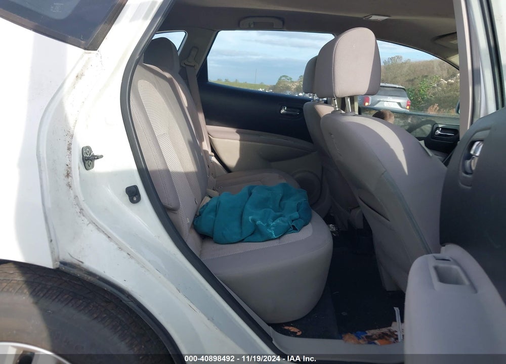 2013 NISSAN ROGUE S VIN: JN8AS5MT1DW548189
