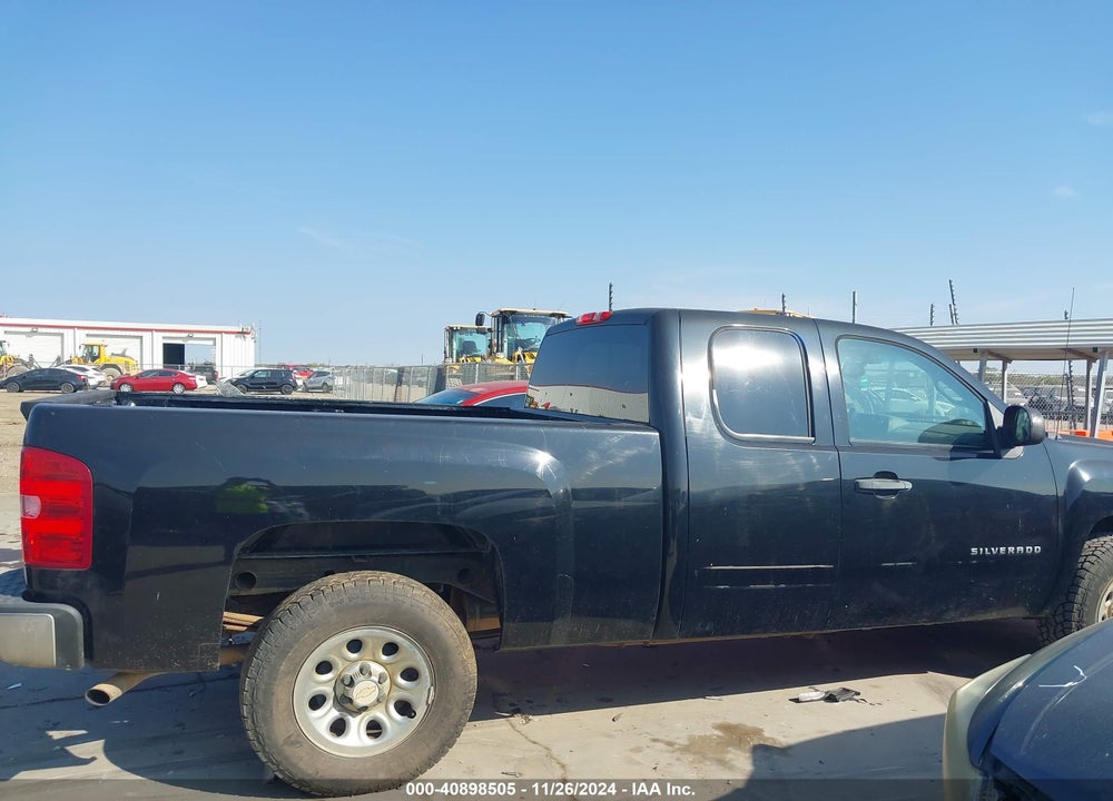 2011 CHEVROLET SILVERADO 1500 LS VIN: 1GCRCREA9BZ442083