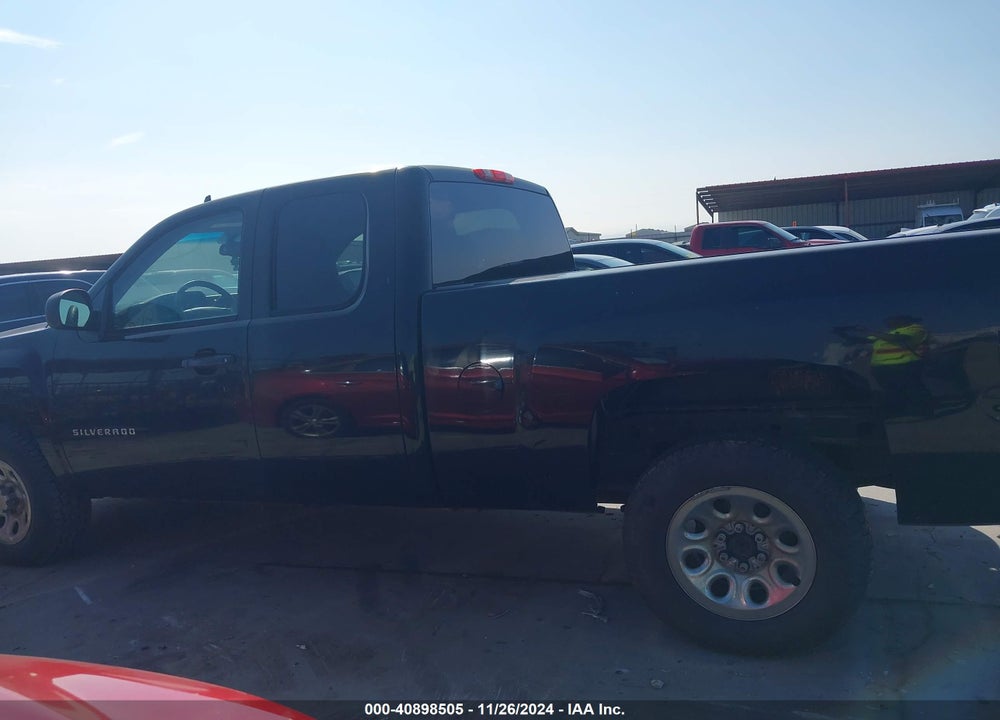 2011 CHEVROLET SILVERADO 1500 LS VIN: 1GCRCREA9BZ442083