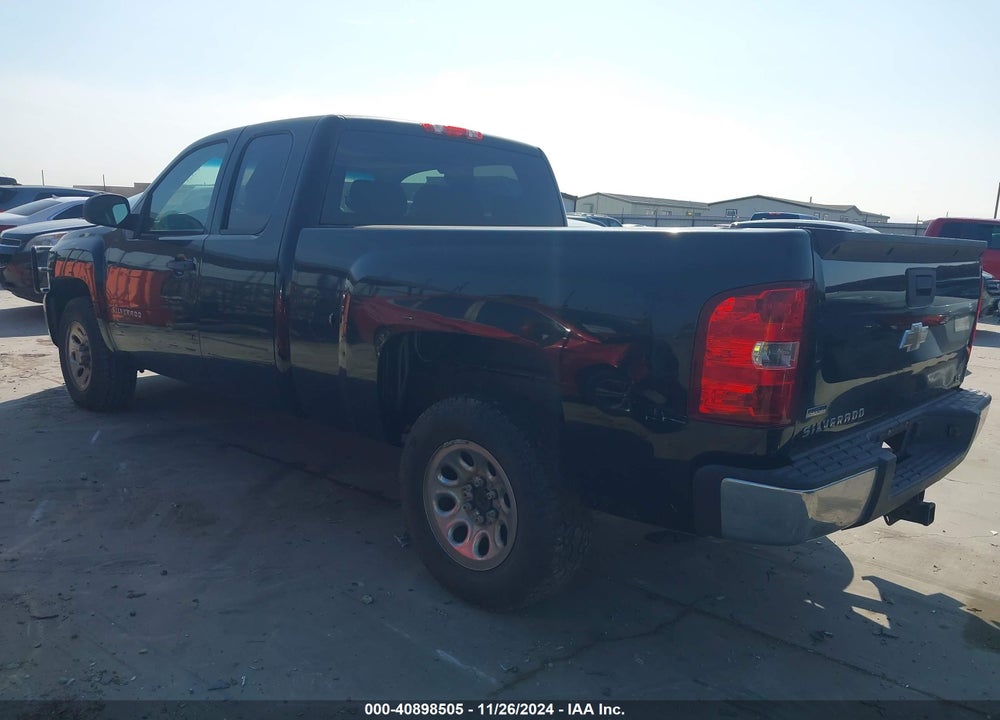 2011 CHEVROLET SILVERADO 1500 LS VIN: 1GCRCREA9BZ442083