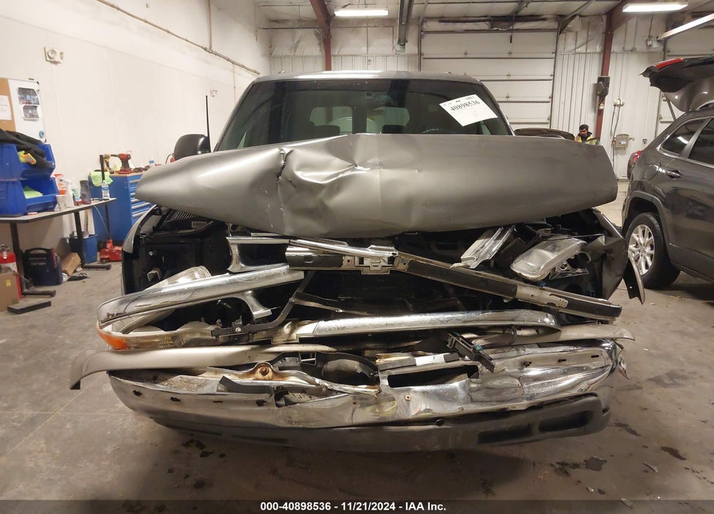 2000 CHEVROLET SUBURBAN 1500 LS VIN: 3GNEC16T3YG196731