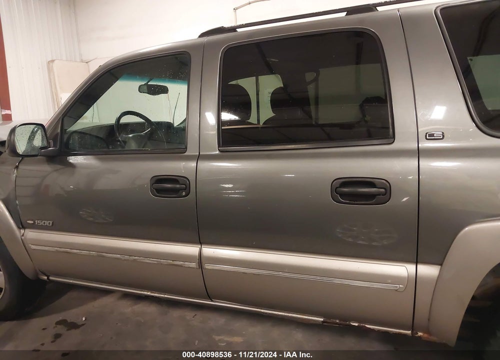 2000 CHEVROLET SUBURBAN 1500 LS VIN: 3GNEC16T3YG196731