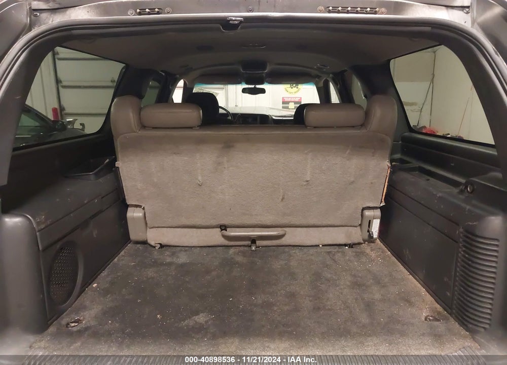2000 CHEVROLET SUBURBAN 1500 LS VIN: 3GNEC16T3YG196731