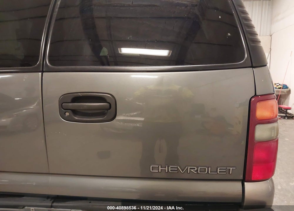 2000 CHEVROLET SUBURBAN 1500 LS VIN: 3GNEC16T3YG196731