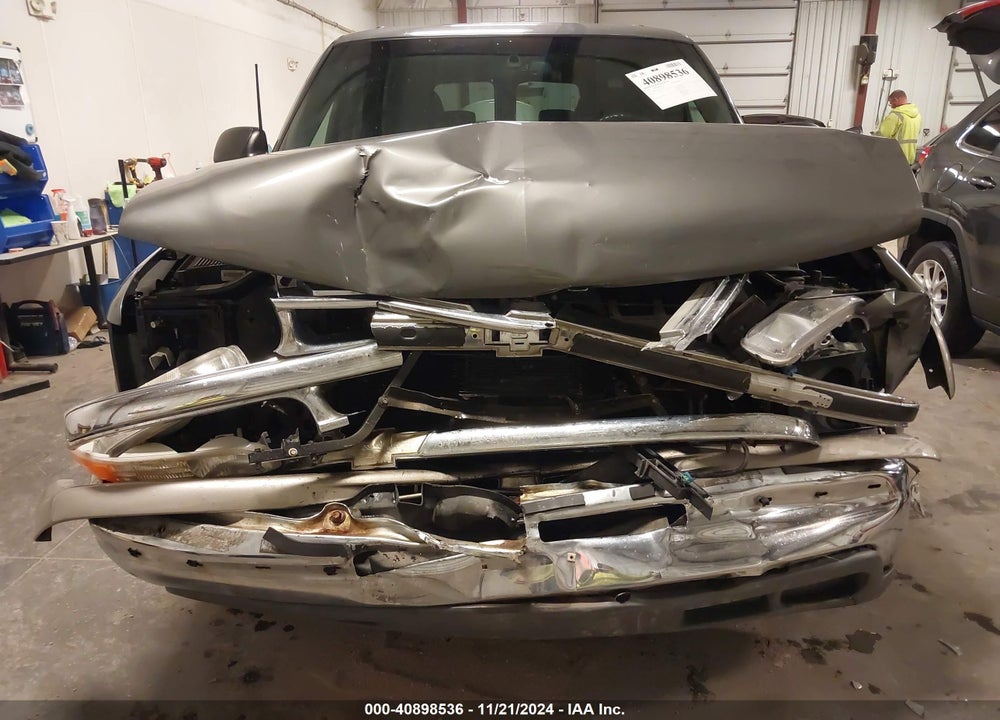 2000 CHEVROLET SUBURBAN 1500 LS VIN: 3GNEC16T3YG196731