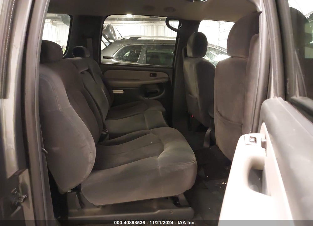 2000 CHEVROLET SUBURBAN 1500 LS VIN: 3GNEC16T3YG196731