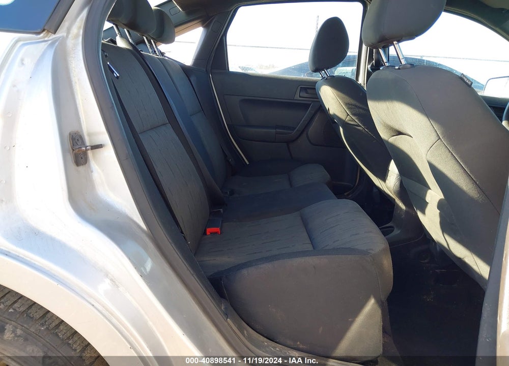 2010 FORD FOCUS SE VIN: 1FAHP3FN8AW251405