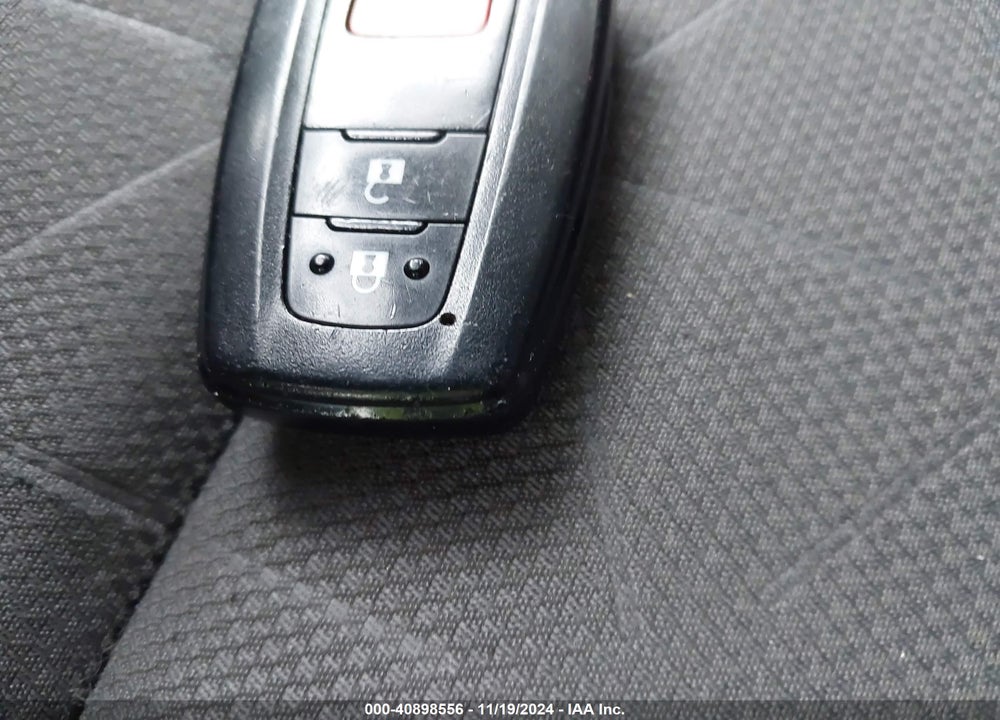 2019 TOYOTA RAV4 XLE VIN: JTMW1RFV4KD011643
