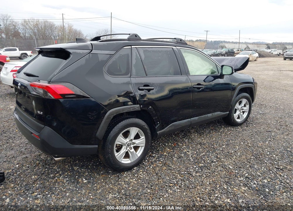 2019 TOYOTA RAV4 XLE VIN: JTMW1RFV4KD011643