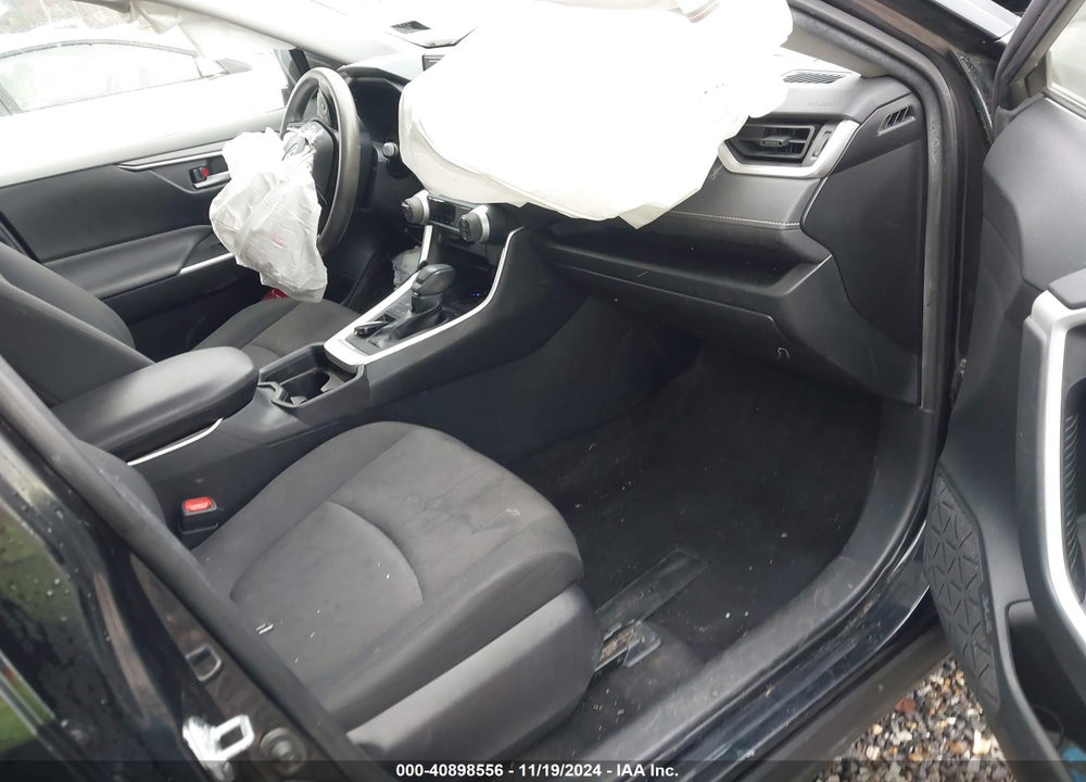 2019 TOYOTA RAV4 XLE VIN: JTMW1RFV4KD011643