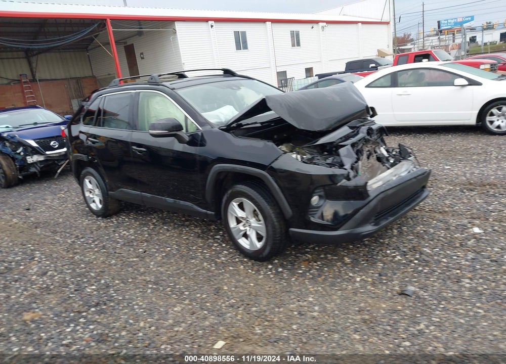 2019 TOYOTA RAV4 XLE VIN: JTMW1RFV4KD011643