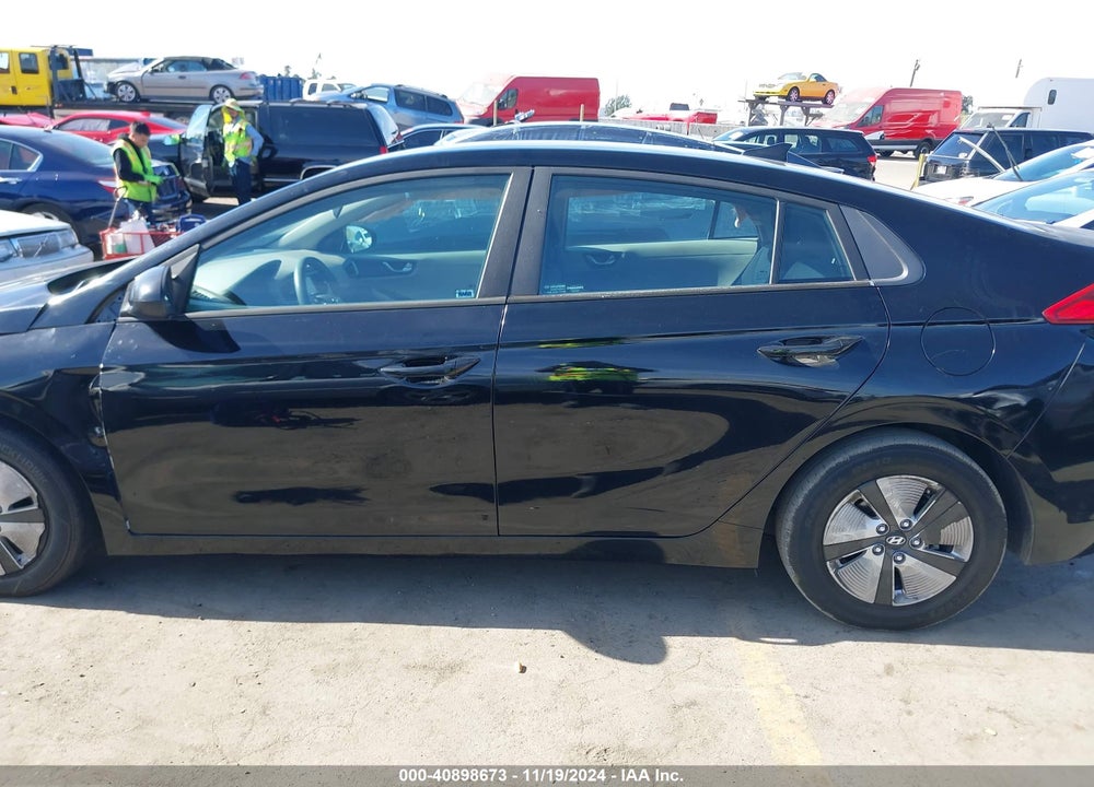 2017 HYUNDAI IONIQ HYBRID VIN: KMHC65LC1HU039615