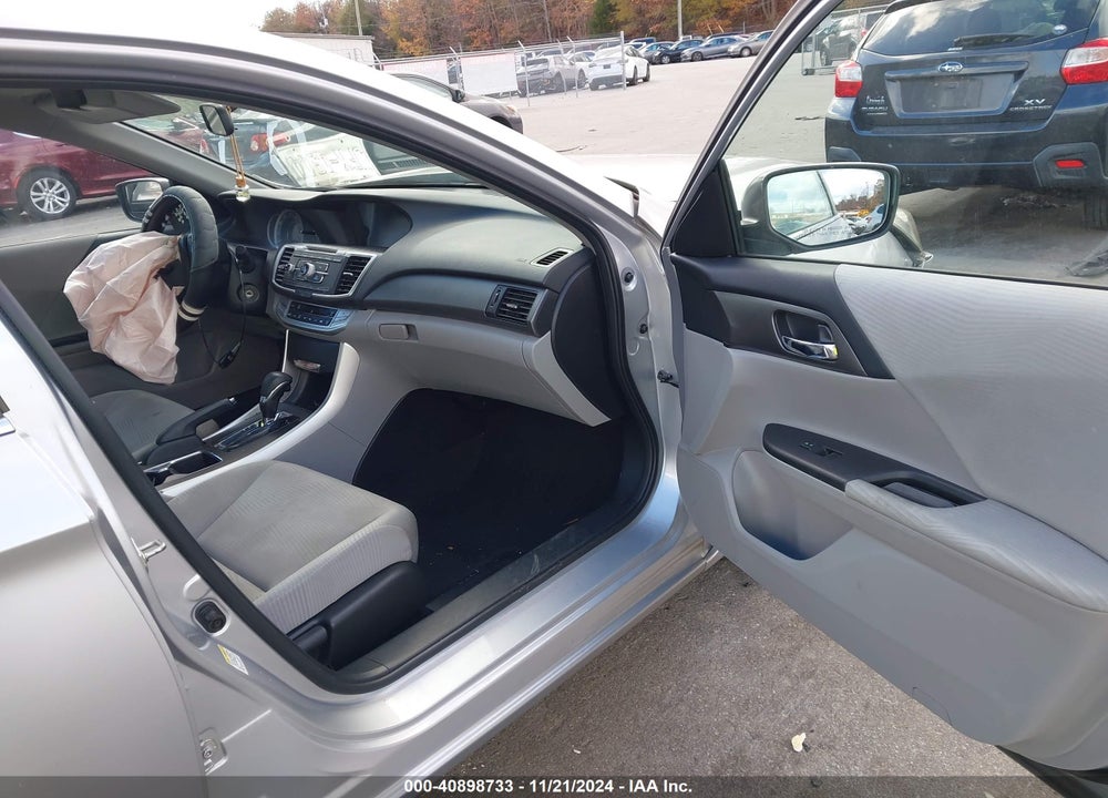 2015 HONDA ACCORD LX VIN: 1HGCR2F33FA010011
