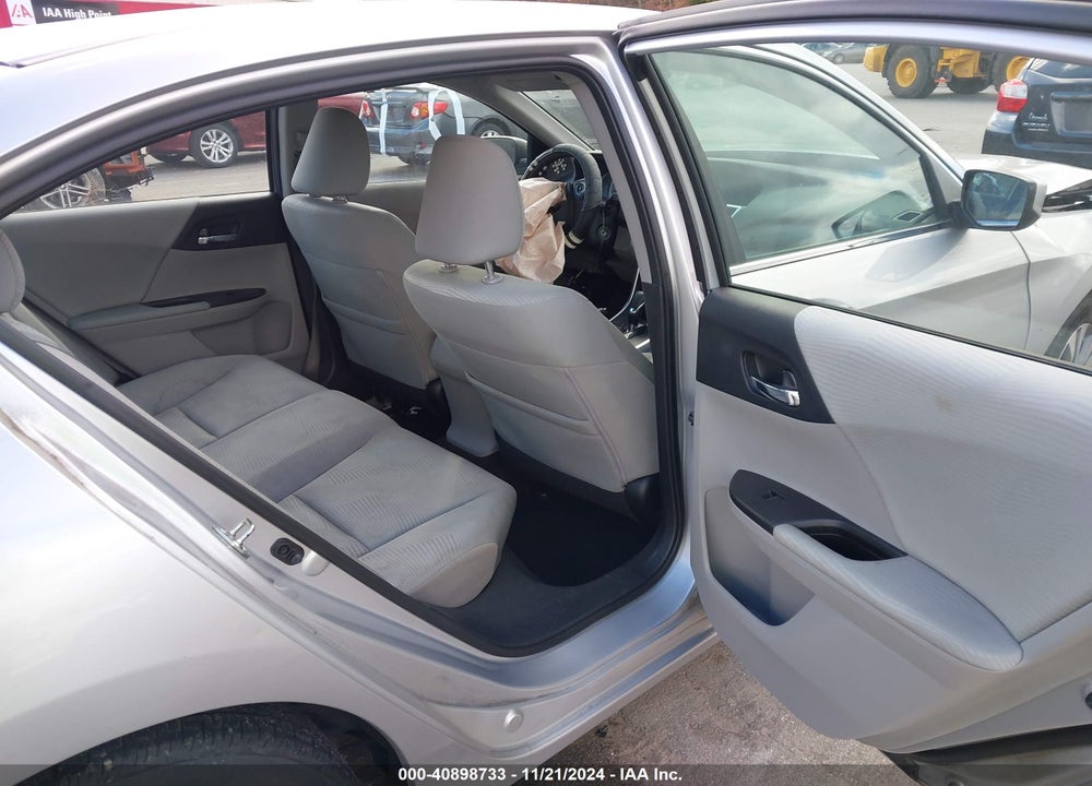 2015 HONDA ACCORD LX VIN: 1HGCR2F33FA010011