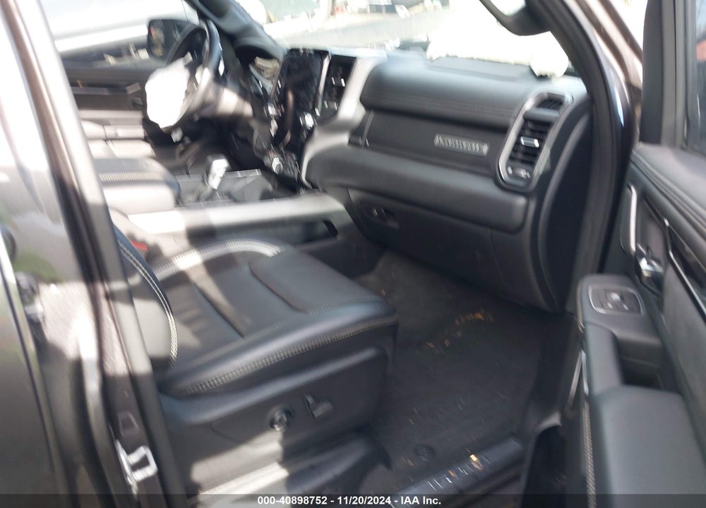 2022 RAM 1500 LAIE  4X4 5'7 BOX VIN: 1C6SRFJT1NN171061
