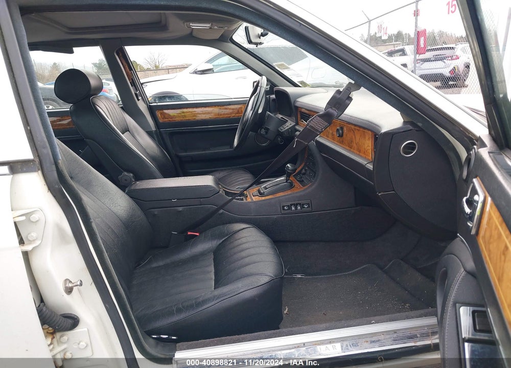 1990 JAGUAR XJ6 SOVEREIGN VIN: SAJHY1745LC615528