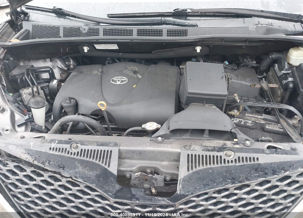 2017 TOYOTA SIENNA SE VIN: 5TDXZ3DC3HS821354