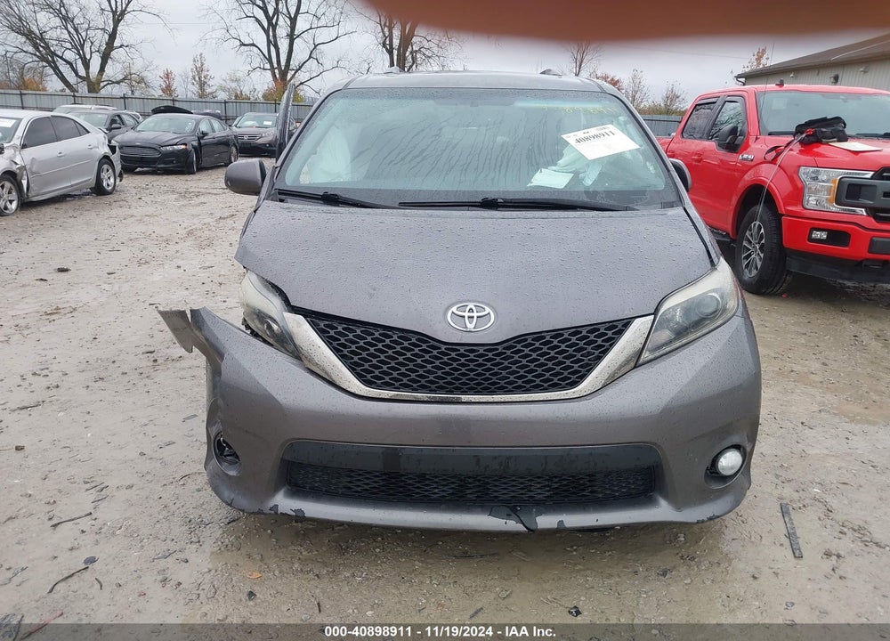 2017 TOYOTA SIENNA SE VIN: 5TDXZ3DC3HS821354