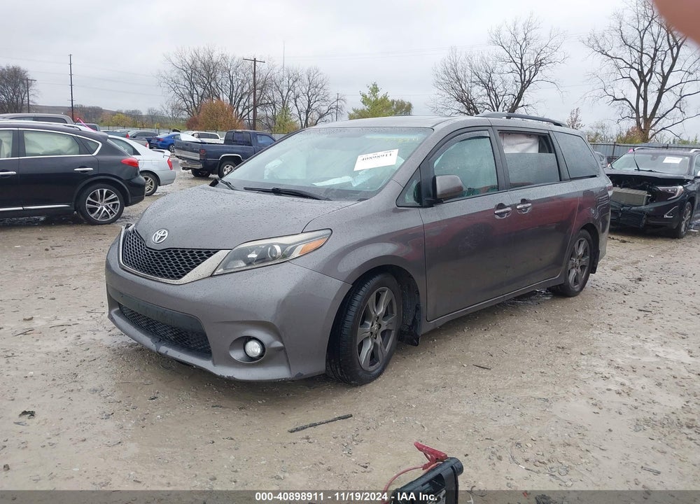 2017 TOYOTA SIENNA SE VIN: 5TDXZ3DC3HS821354