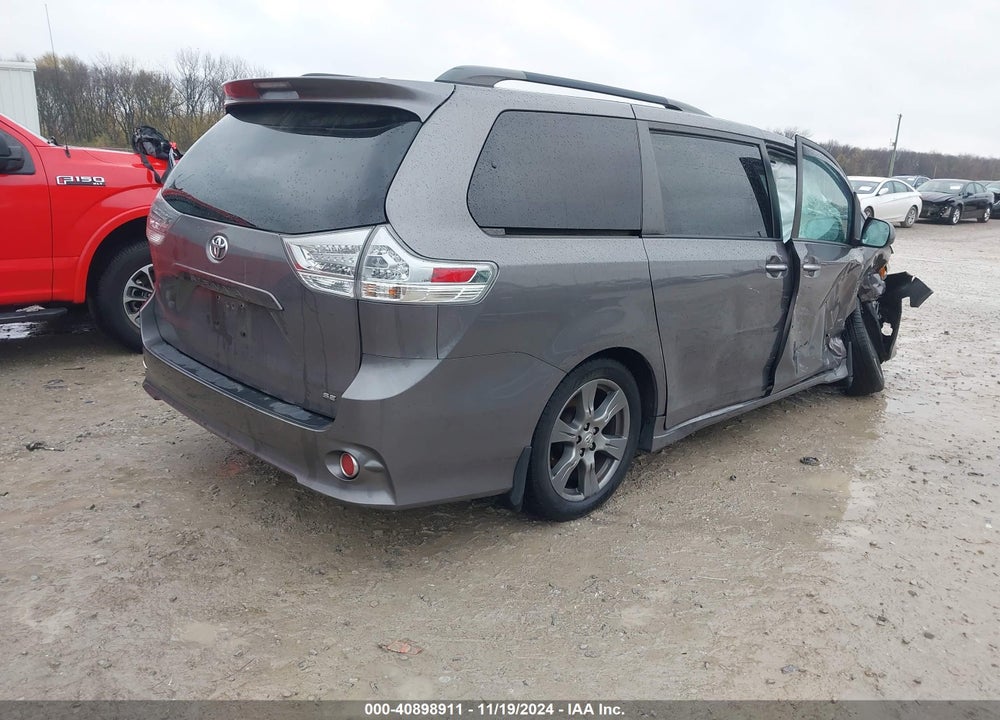 2017 TOYOTA SIENNA SE VIN: 5TDXZ3DC3HS821354