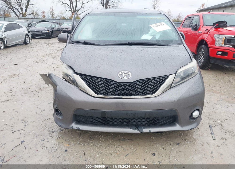 2017 TOYOTA SIENNA SE VIN: 5TDXZ3DC3HS821354