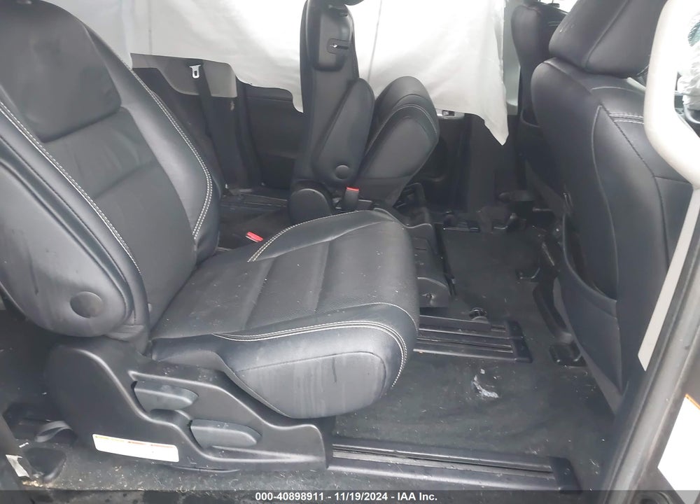 2017 TOYOTA SIENNA SE VIN: 5TDXZ3DC3HS821354