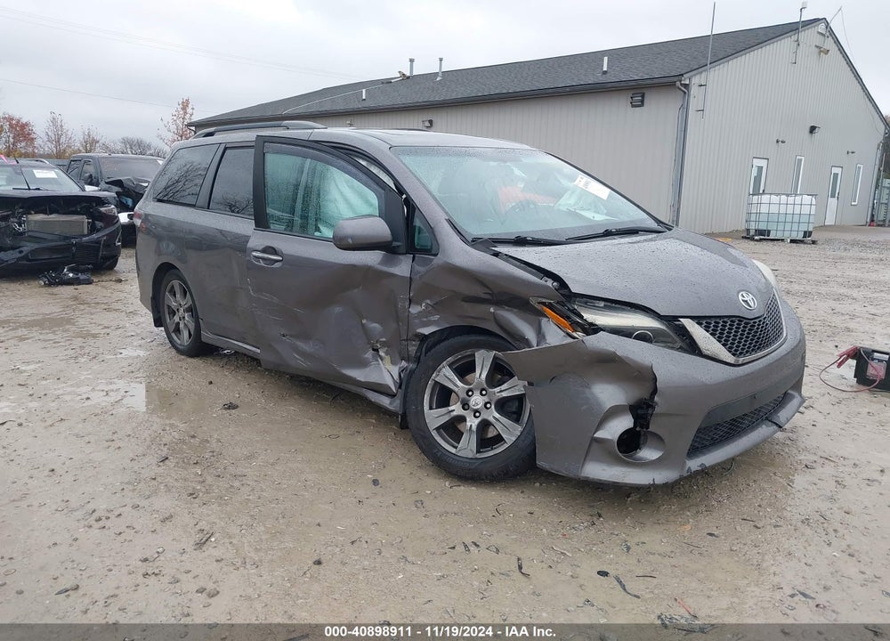 2017 TOYOTA SIENNA SE VIN: 5TDXZ3DC3HS821354