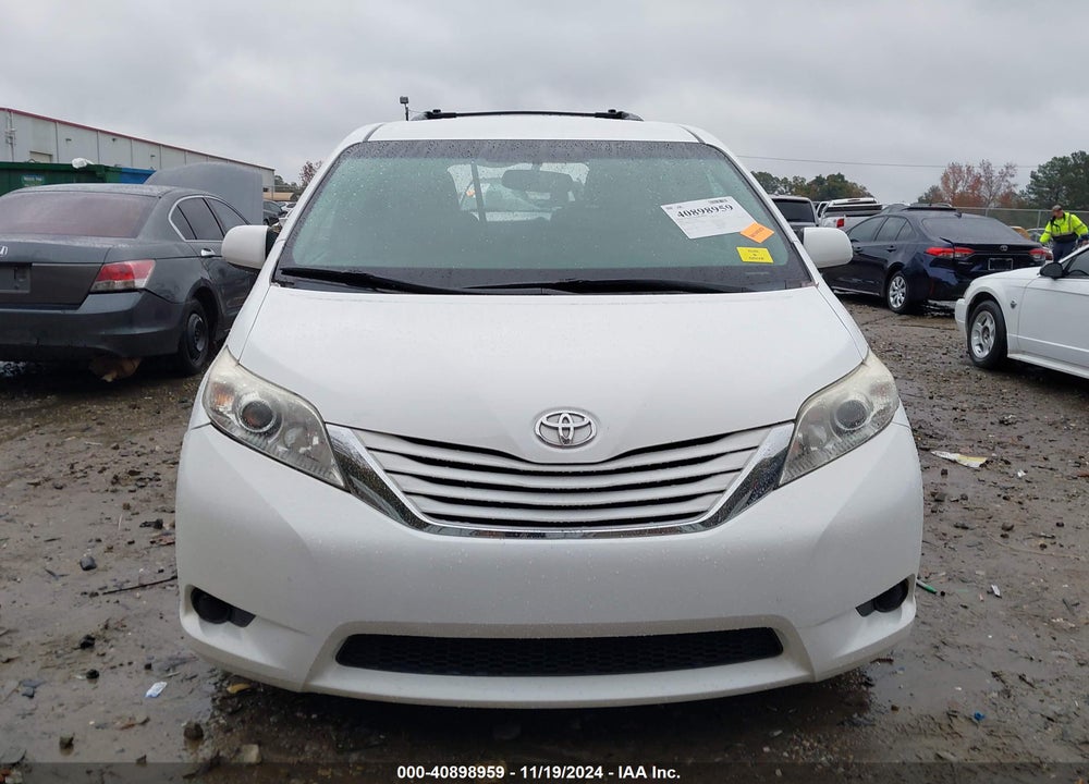 2015 TOYOTA SIENNA LE 8 PASSENGER VIN: 5TDKK3DC2FS564358