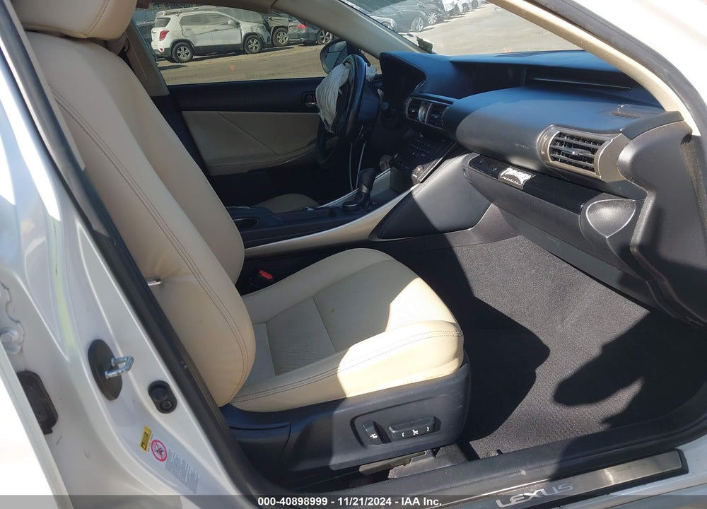 2016 LEXUS IS 200T VIN: JTHBA1D25G5031070