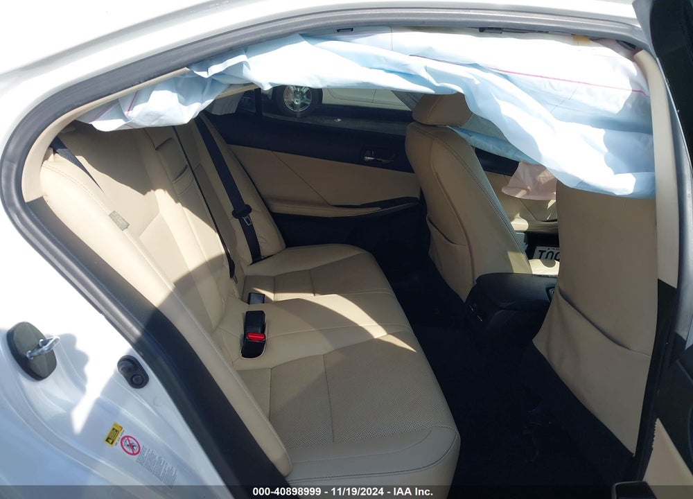2016 LEXUS IS 200T VIN: JTHBA1D25G5031070