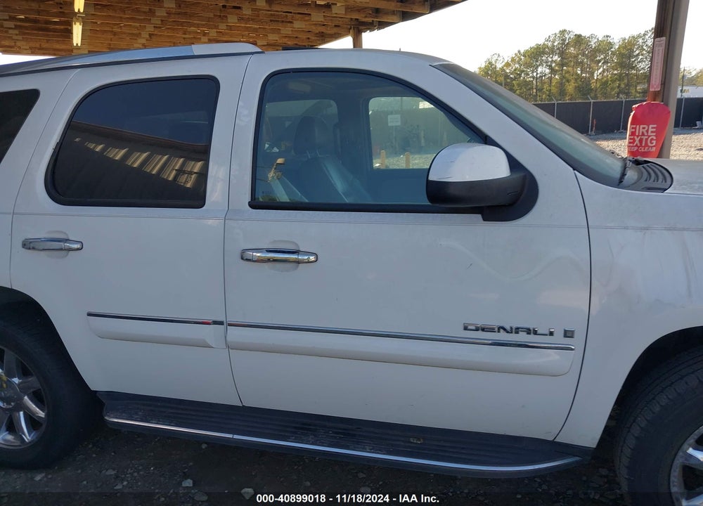 2008 GMC YUKON DENALI VIN: 1GKFK63828J222283