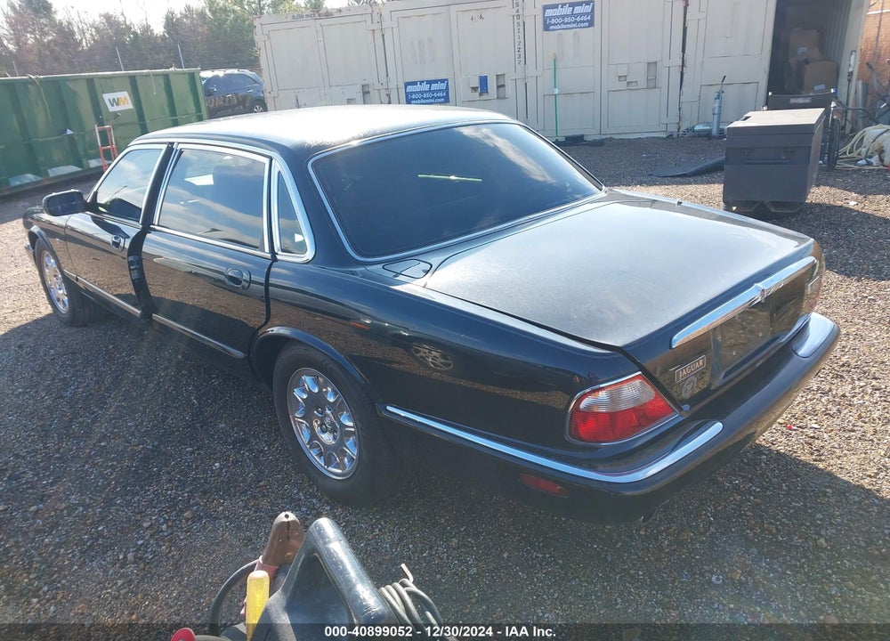 2000 JAGUAR XJ8 L VIN: SAJDA23C5YLF19267