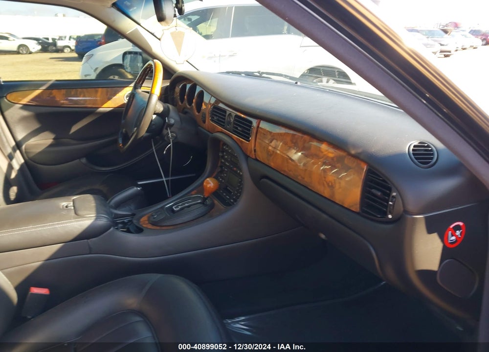 2000 JAGUAR XJ8 L VIN: SAJDA23C5YLF19267