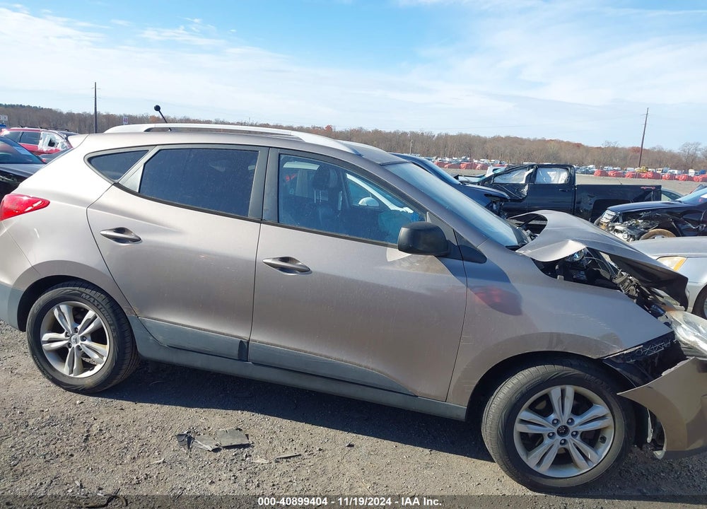 2011 HYUNDAI TUCSON GLS VIN: KM8JUCACXBU242210