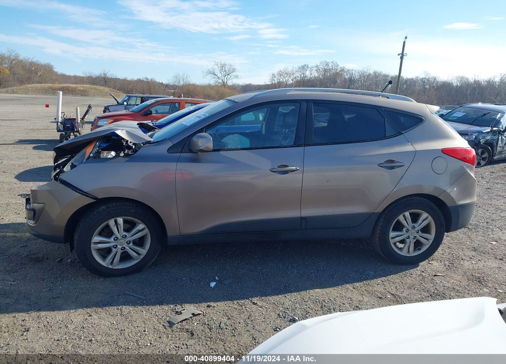 2011 HYUNDAI TUCSON GLS VIN: KM8JUCACXBU242210