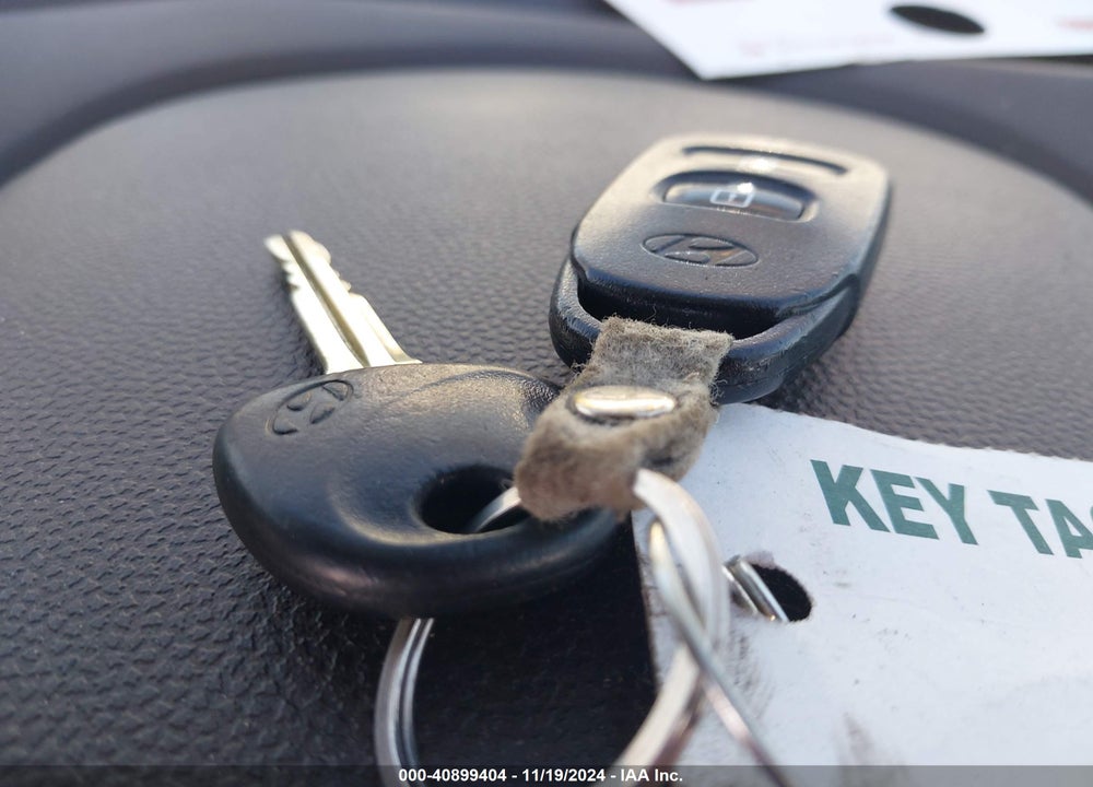 2011 HYUNDAI TUCSON GLS VIN: KM8JUCACXBU242210