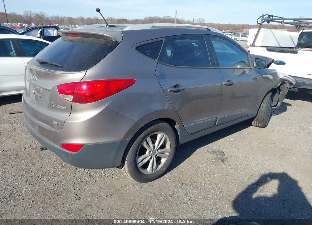 2011 HYUNDAI TUCSON GLS VIN: KM8JUCACXBU242210